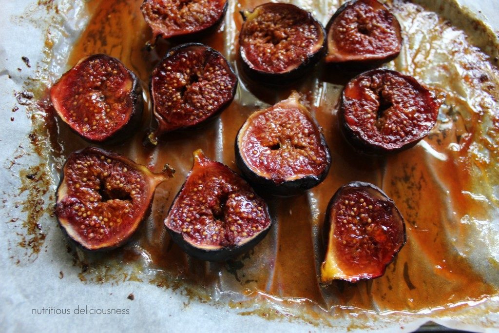 honey roasted figs cut in half on a baking tray.