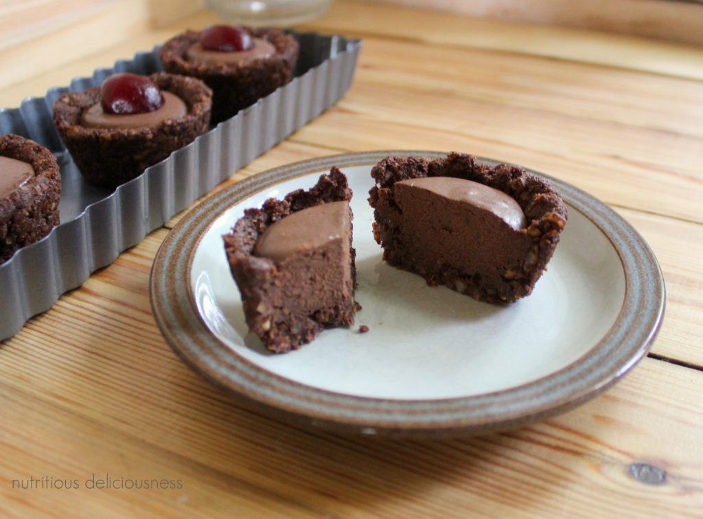 raw cacoa chocolate tartlets