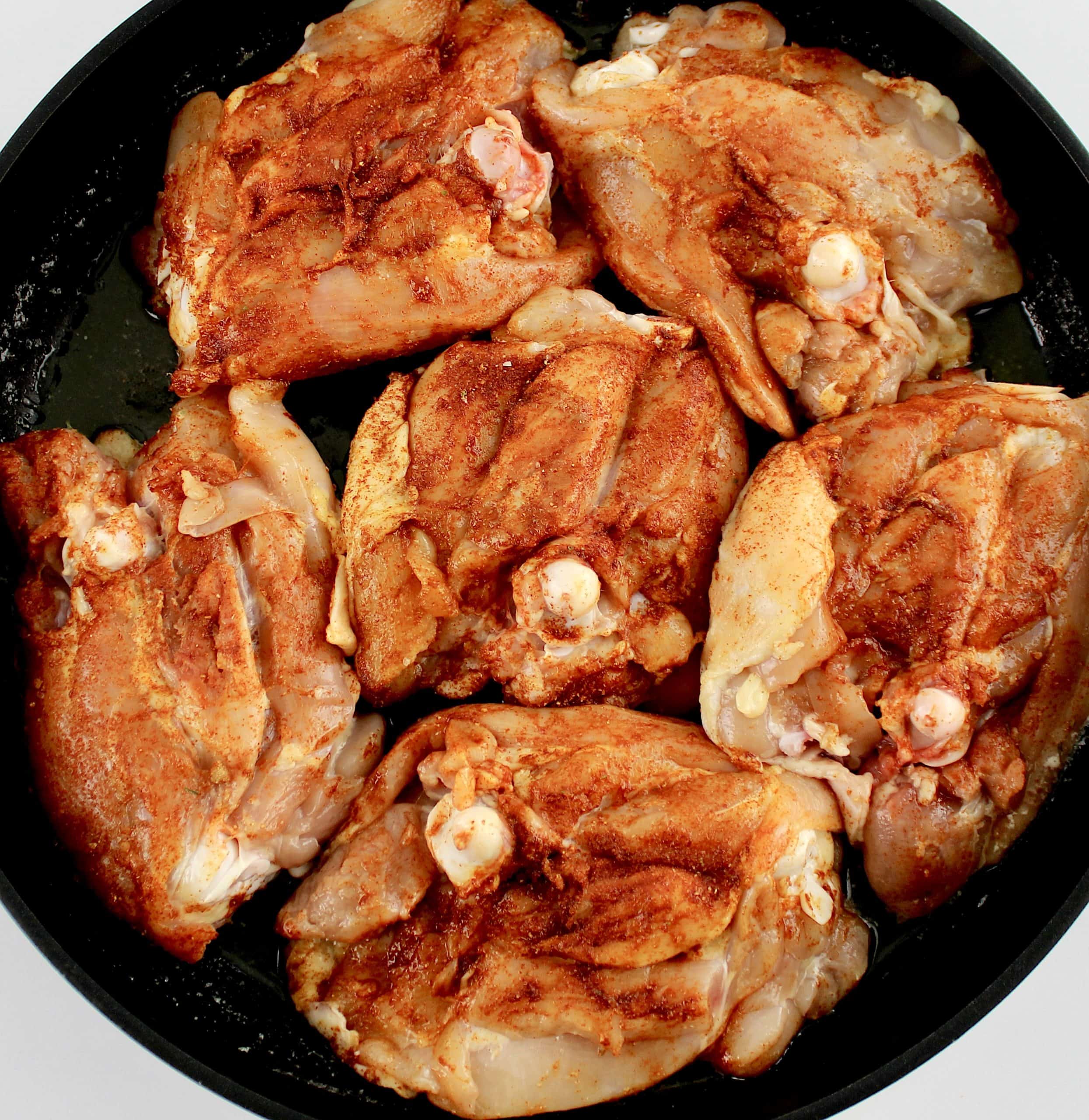 6 chicken thighs in skillet raw