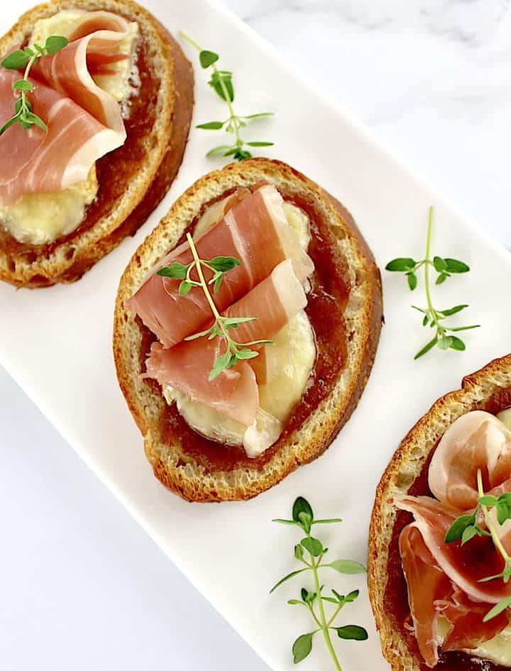 Baked Brie and Prosciutto Crostini – Nutritious Deliciousness