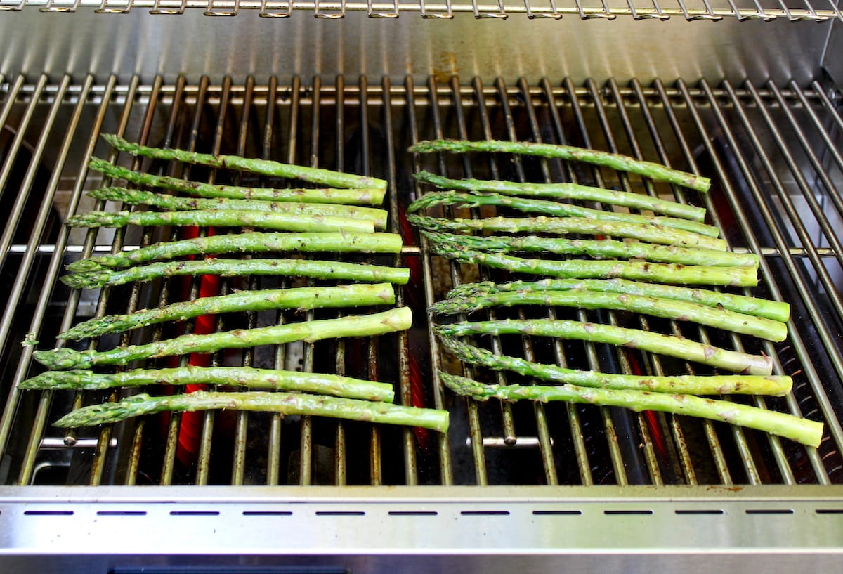 asparagus on grill cooked